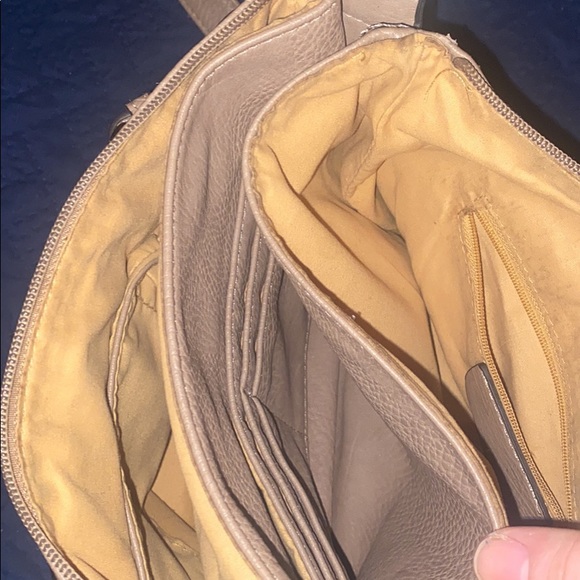 Tan Micheal kors purse - Picture 2 of 3